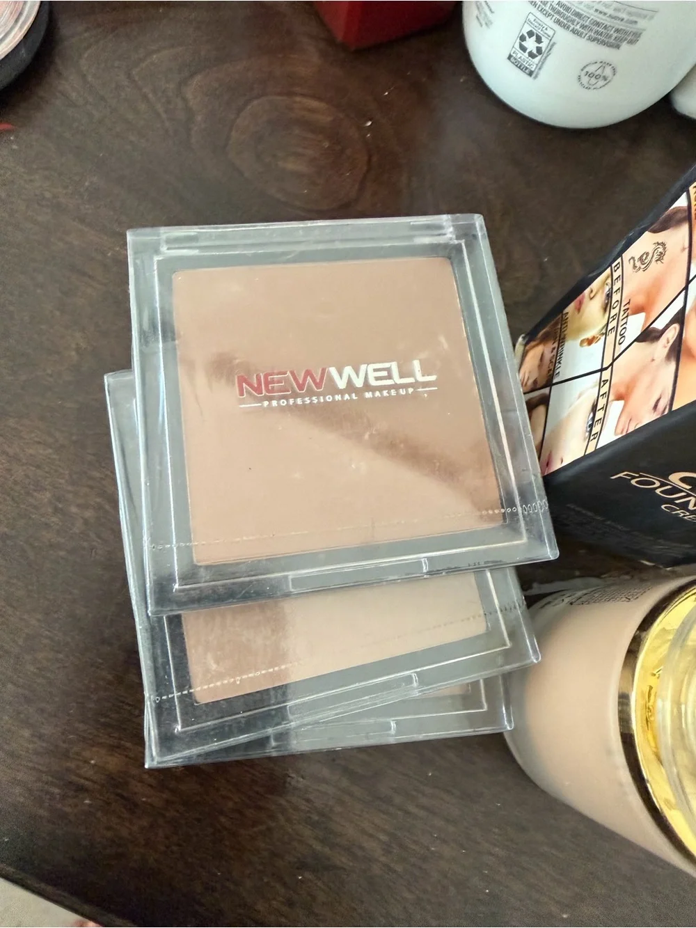 Hydrating Liquid Foundation - Beige with Gold Pump with free gift